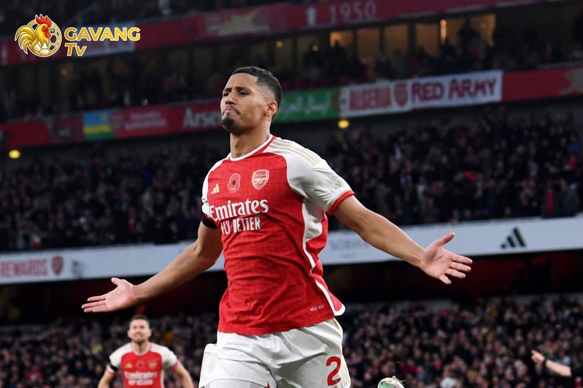 William Saliba đang dần khẳng định vị thế như một “hòn đá tảng” nơi hàng thủ Đội tuyển Pháp